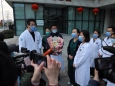 我市新型冠状病毒感染的肺炎首位治愈患者今天在徐医附院出院